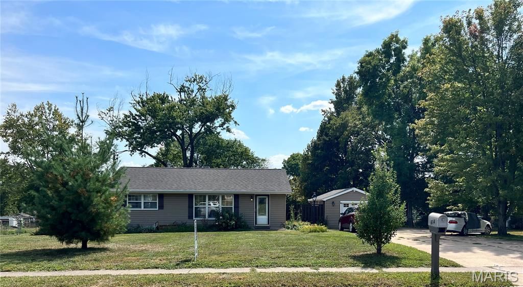 614 Connie Lane, Manchester, MO 63021