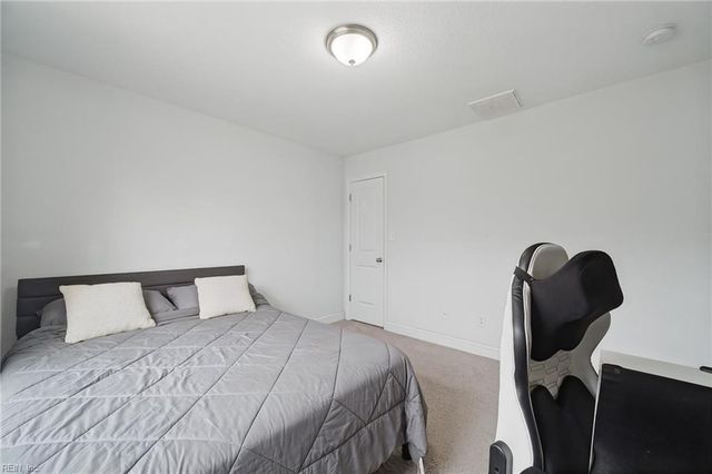 18 Maplewood ST, Hampton, VA 23669