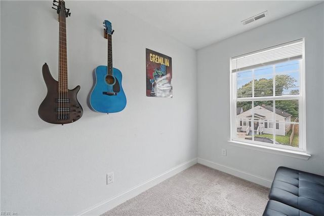 18 Maplewood ST, Hampton, VA 23669