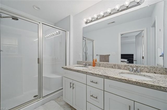 18 Maplewood ST, Hampton, VA 23669