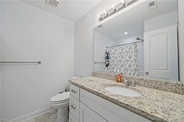 18 Maplewood ST, Hampton, VA 23669