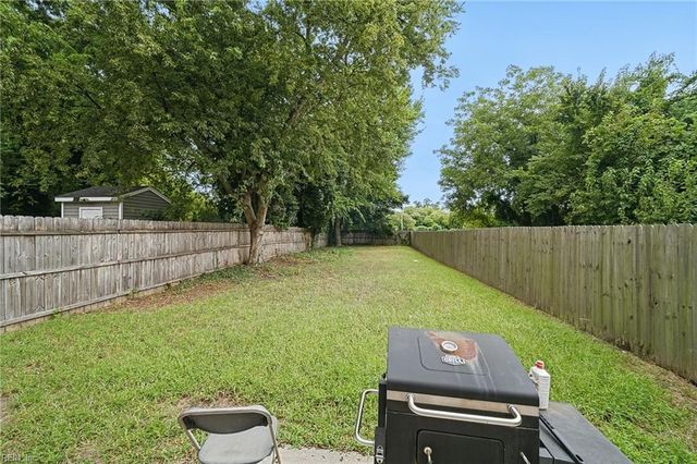 18 Maplewood ST, Hampton, VA 23669