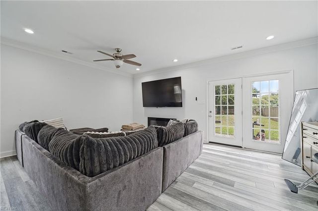 18 Maplewood ST, Hampton, VA 23669