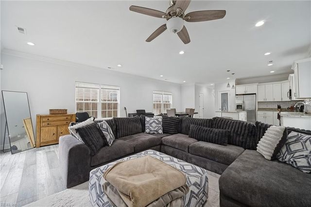 18 Maplewood ST, Hampton, VA 23669