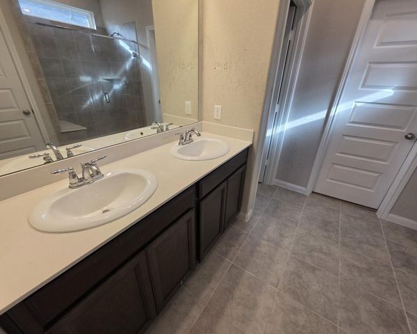 5640 Giving Grace Way, Houston, TX 77048