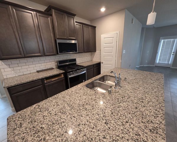 5640 Giving Grace Way, Houston, TX 77048