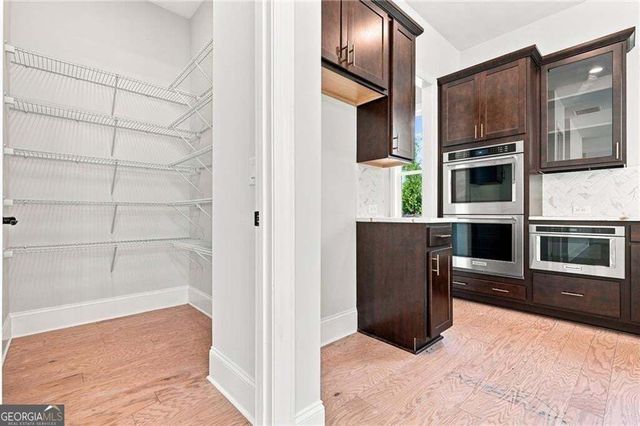 886 Keystone Drive, Woodstock, GA 30188