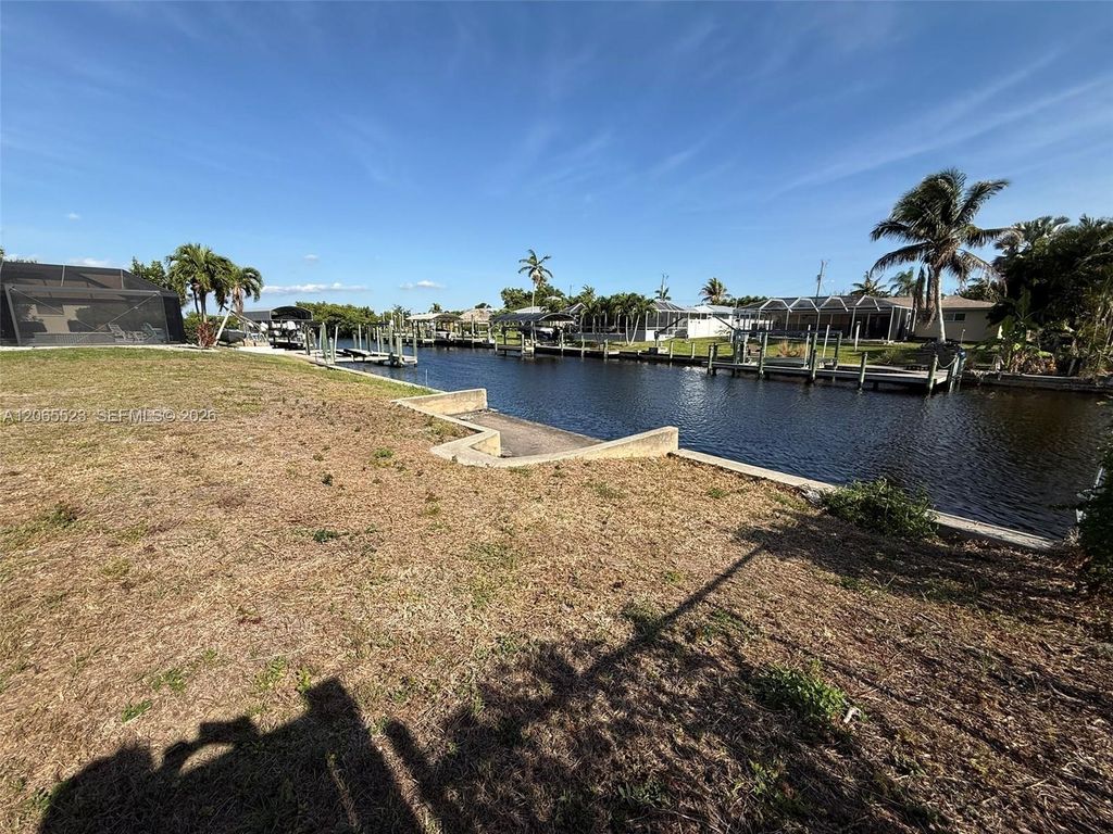 Image 3 of property listing at 2328 SE 15 Terr, Cape Coral, FL 33990