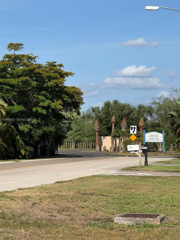 Image 8 of property listing at 2328 SE 15 Terr, Cape Coral, FL 33990