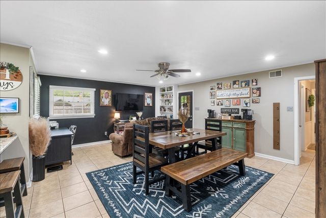 1904 W 4th Avenue, Corsicana, TX 75110