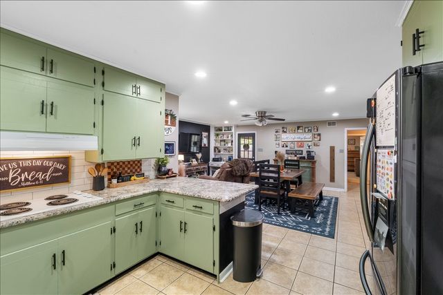 1904 W 4th Avenue, Corsicana, TX 75110