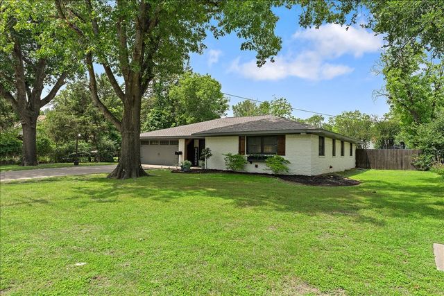 1904 W 4th Avenue, Corsicana, TX 75110