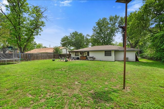 1904 W 4th Avenue, Corsicana, TX 75110