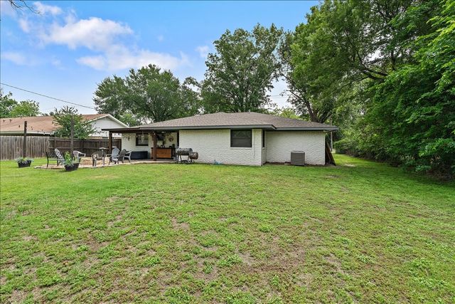 1904 W 4th Avenue, Corsicana, TX 75110
