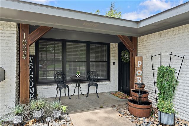 1904 W 4th Avenue, Corsicana, TX 75110