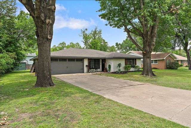 1904 W 4th Avenue, Corsicana, TX 75110