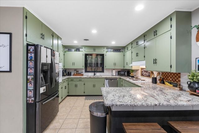 1904 W 4th Avenue, Corsicana, TX 75110