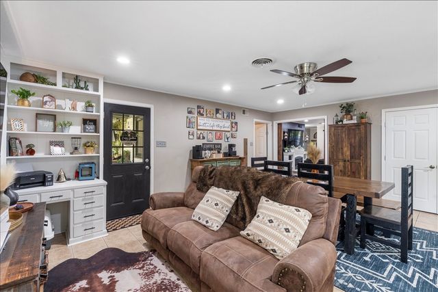 1904 W 4th Avenue, Corsicana, TX 75110