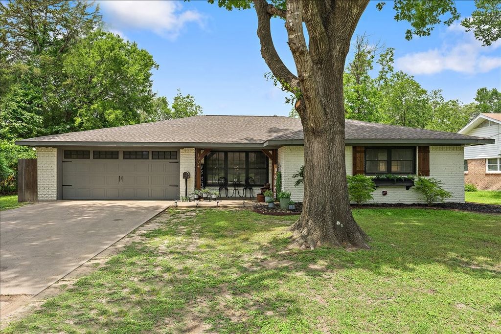 1904 W 4th Avenue, Corsicana, TX 75110