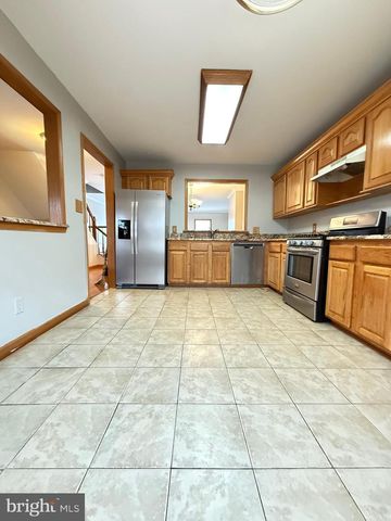 208 RUGBY RD, Fredericksburg, VA 22406