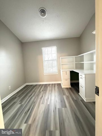 208 RUGBY RD, Fredericksburg, VA 22406