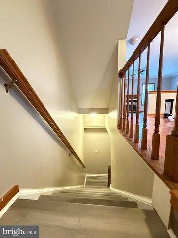 208 RUGBY RD, Fredericksburg, VA 22406