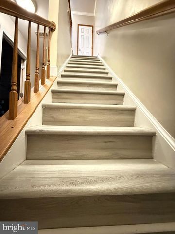 208 RUGBY RD, Fredericksburg, VA 22406