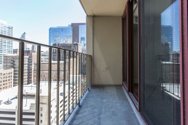 200 N Dearborn Street 2104, Chicago, IL 60601