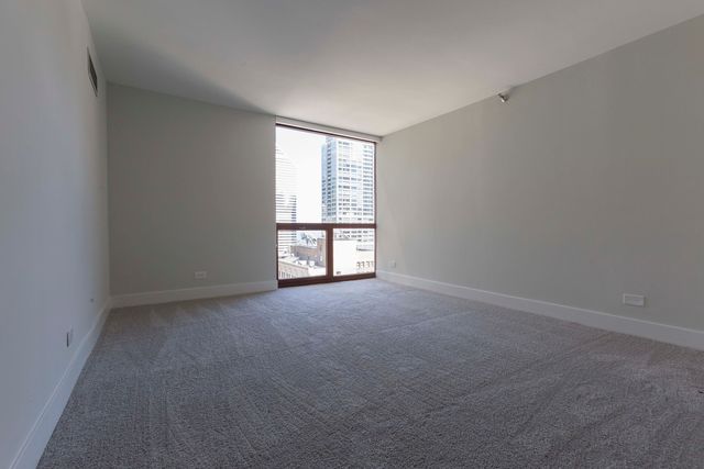 200 N Dearborn Street 2104, Chicago, IL 60601