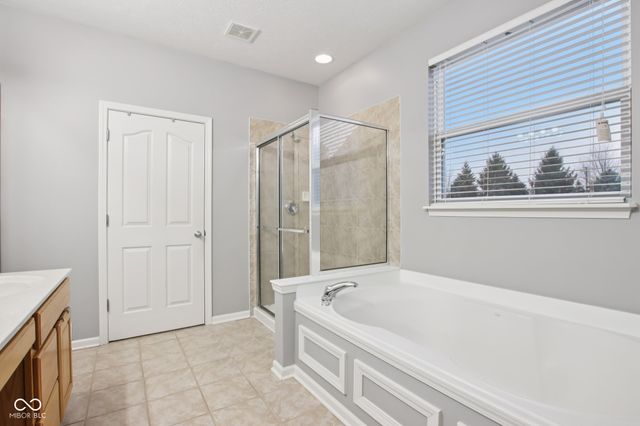 519 Hadleigh Court, Westfield, IN 46074