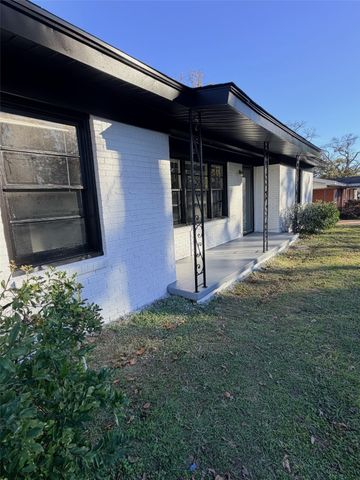 204 Mount Sylvan Street, Lindale, TX 75771