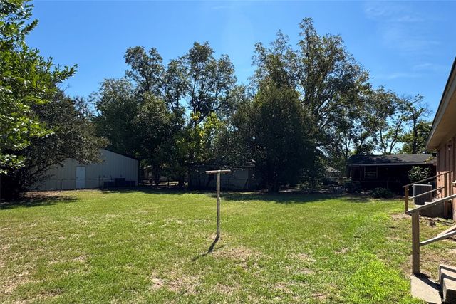 204 Mount Sylvan Street, Lindale, TX 75771