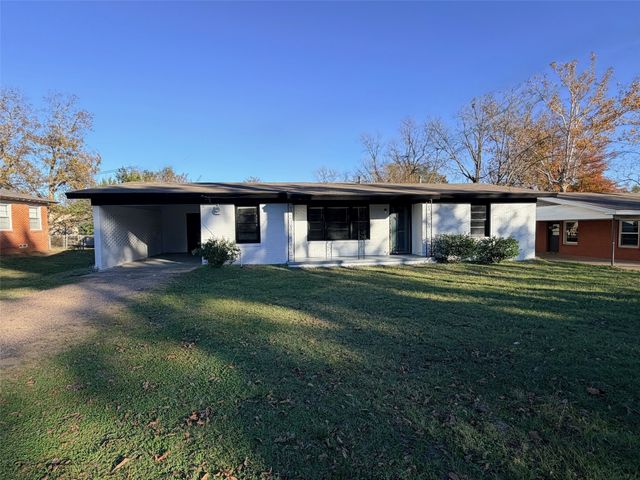 204 Mount Sylvan Street, Lindale, TX 75771