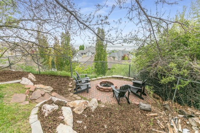 3864 S MONARCH DR, Bountiful, UT 84010