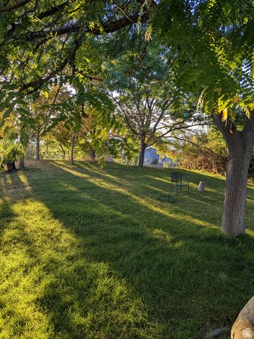 3864 S MONARCH DR, Bountiful, UT 84010