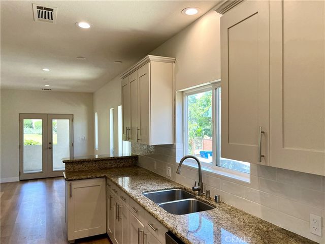 1100 S Highland, Los Angeles, CA 90019