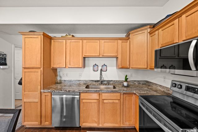6688 S PINES POINT WAY, West Jordan, UT 84084