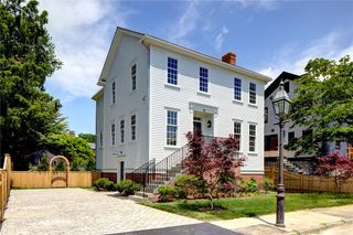 75 Bridge Street, Newport, RI 02840