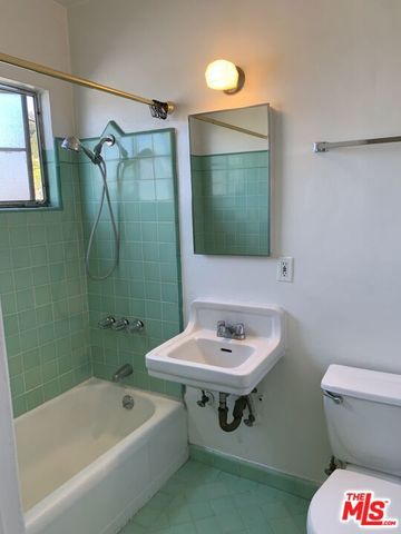 12717 Washington Place 10, Los Angeles, CA 90066