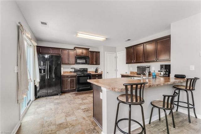 4381 Oak Pointe Drive, Winston-salem, NC 27105