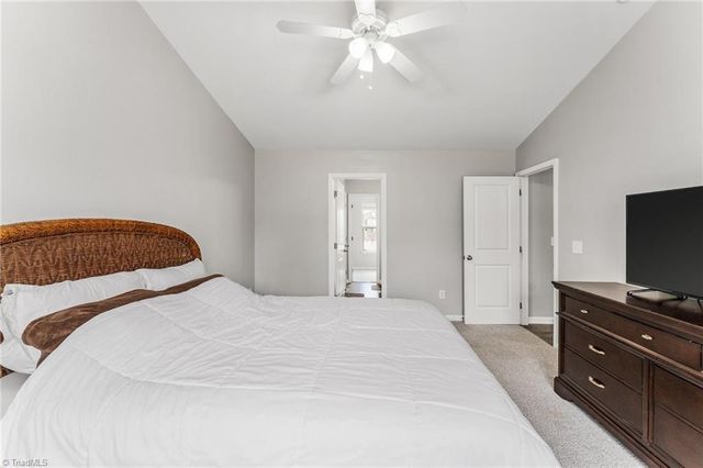 4381 Oak Pointe Drive, Winston-salem, NC 27105