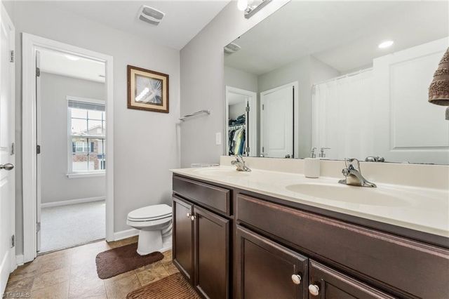 4381 Oak Pointe Drive, Winston-salem, NC 27105