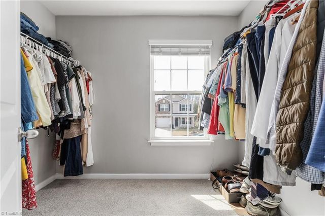 4381 Oak Pointe Drive, Winston-salem, NC 27105