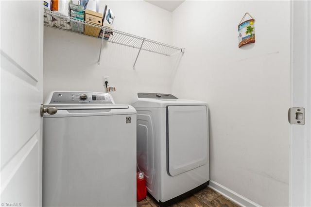 4381 Oak Pointe Drive, Winston-salem, NC 27105