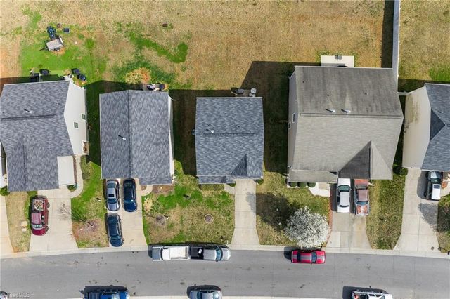 4381 Oak Pointe Drive, Winston-salem, NC 27105