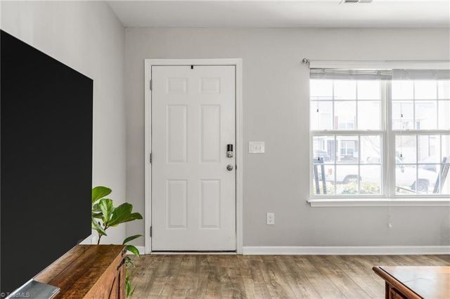 4381 Oak Pointe Drive, Winston-salem, NC 27105