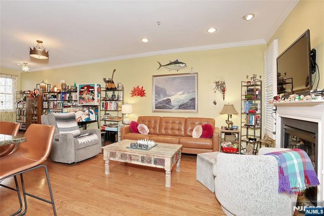 17 De Bruyle Court, Hawthorne, NJ 07506