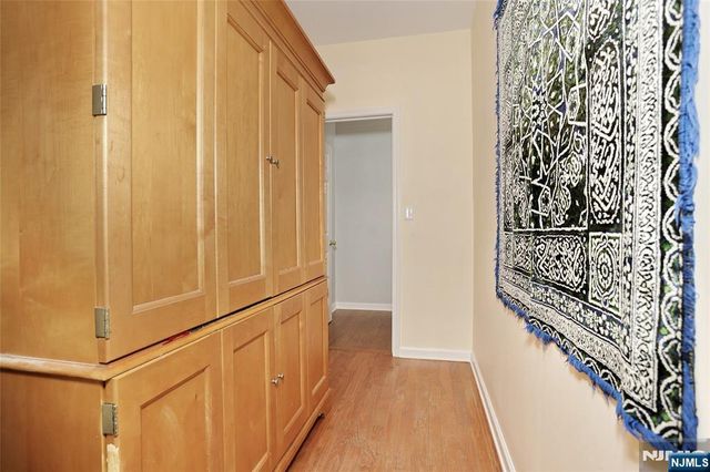 17 De Bruyle Court, Hawthorne, NJ 07506