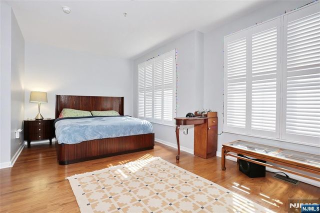 17 De Bruyle Court, Hawthorne, NJ 07506