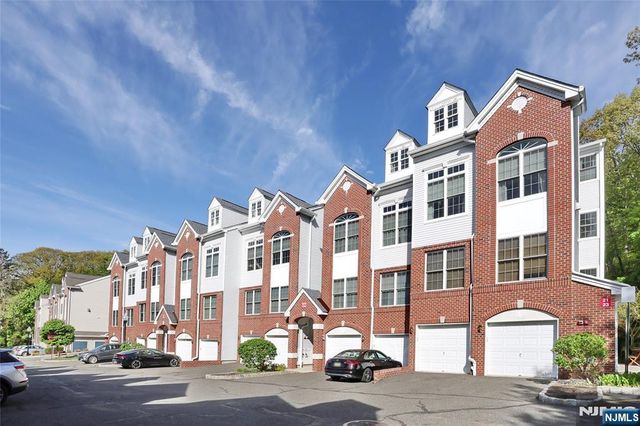 17 De Bruyle Court, Hawthorne, NJ 07506